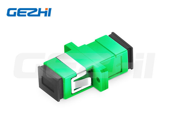 Adaptador de fibra óptica monomodo SC/APC a SC/APC con montaje con brida completa y manguito de alineación cerámico para baja pérdida de inserción ≤0,2 dB